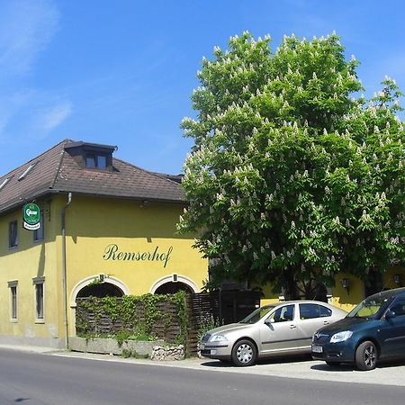 Remserhof Sankt Valentin Buitenkant foto